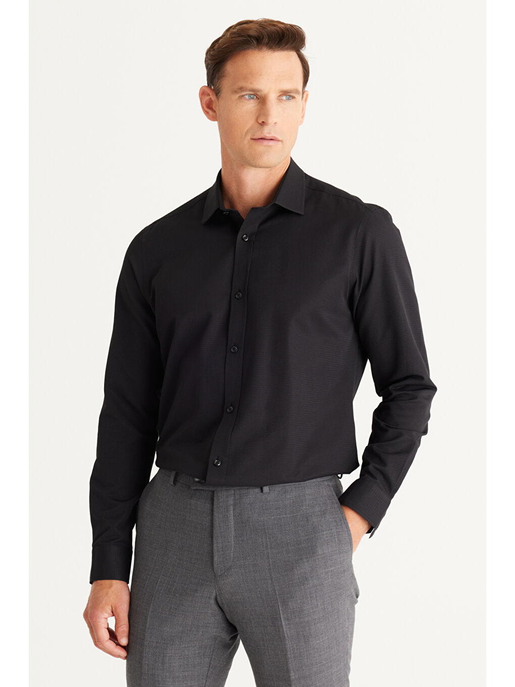 Erkek Siyah Slim Fit Dar Kesim Klasik Yaka Pamuklu Armürlü Gömlek