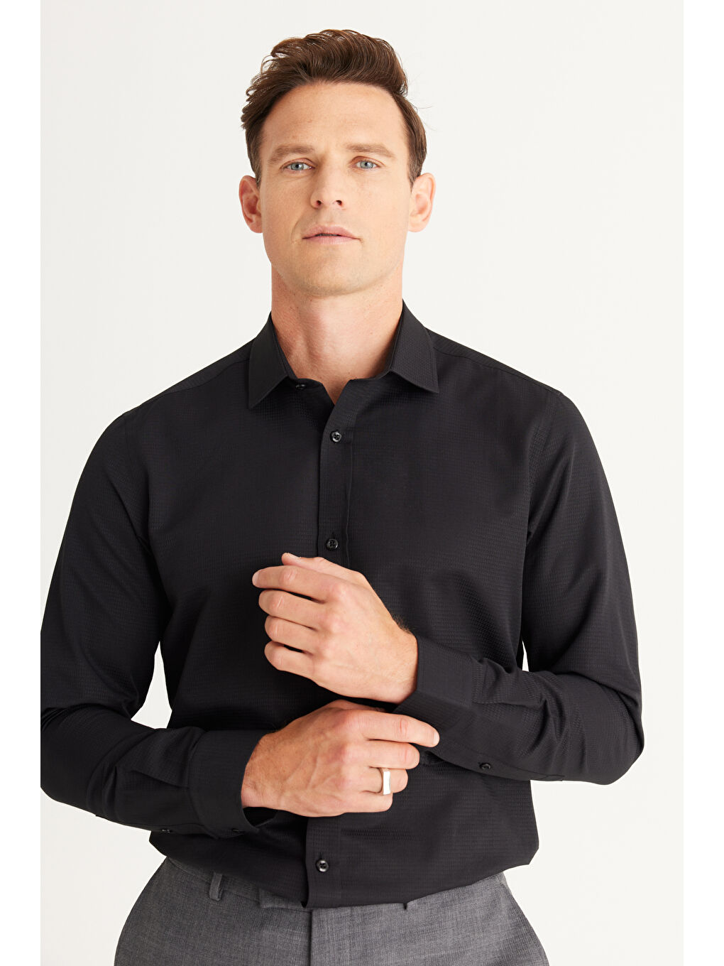 Erkek Siyah Slim Fit Dar Kesim Klasik Yaka Pamuklu Armürlü Gömlek-2