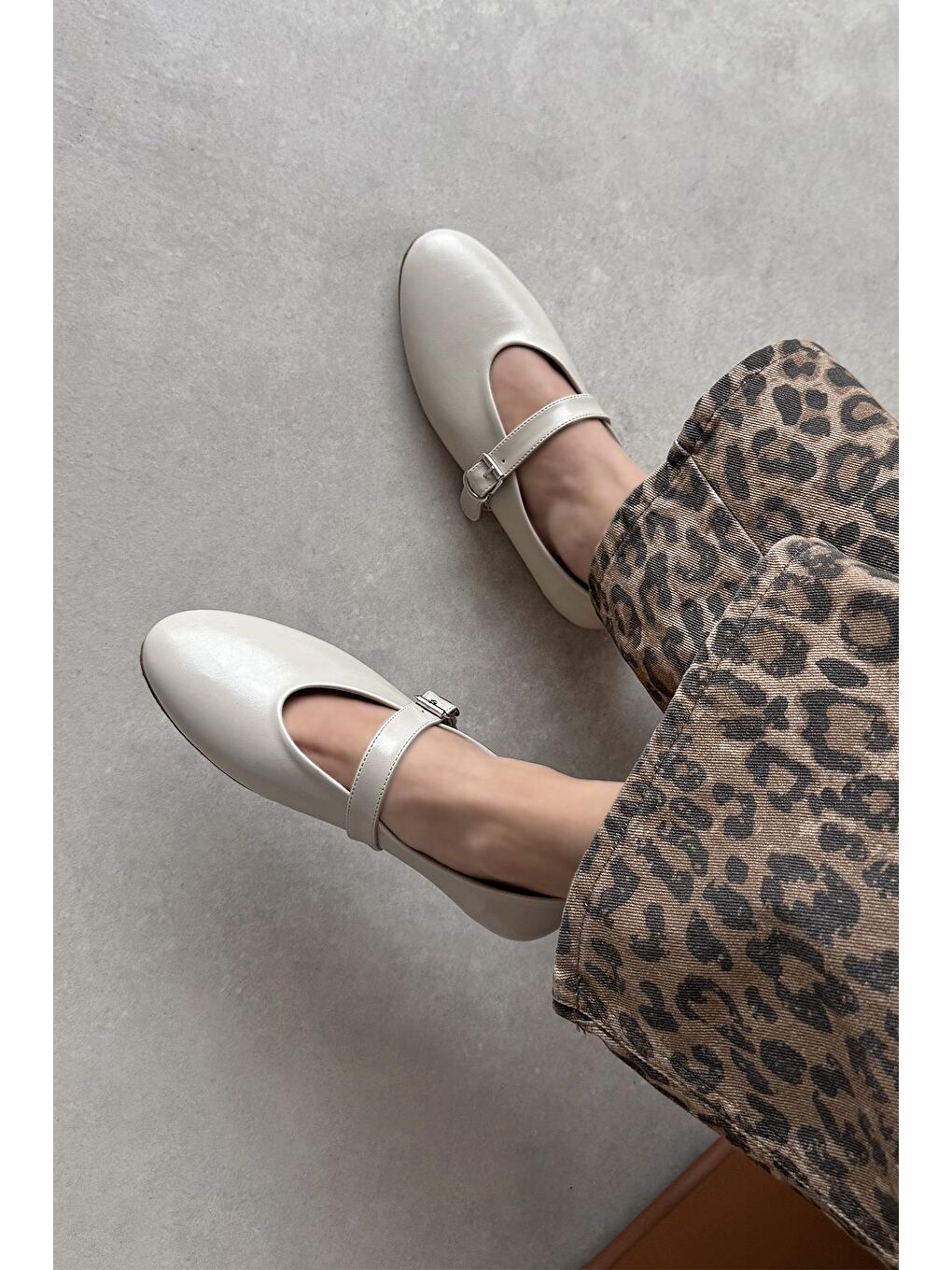 Jun Kadın  Kırışık Deri Babet Bej