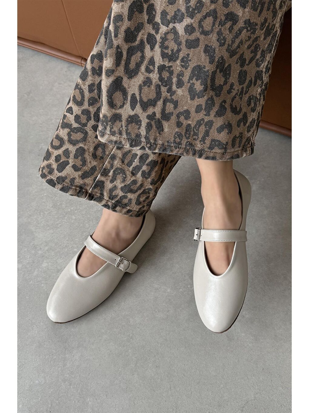 Jun Kadın  Kırışık Deri Babet Bej-1