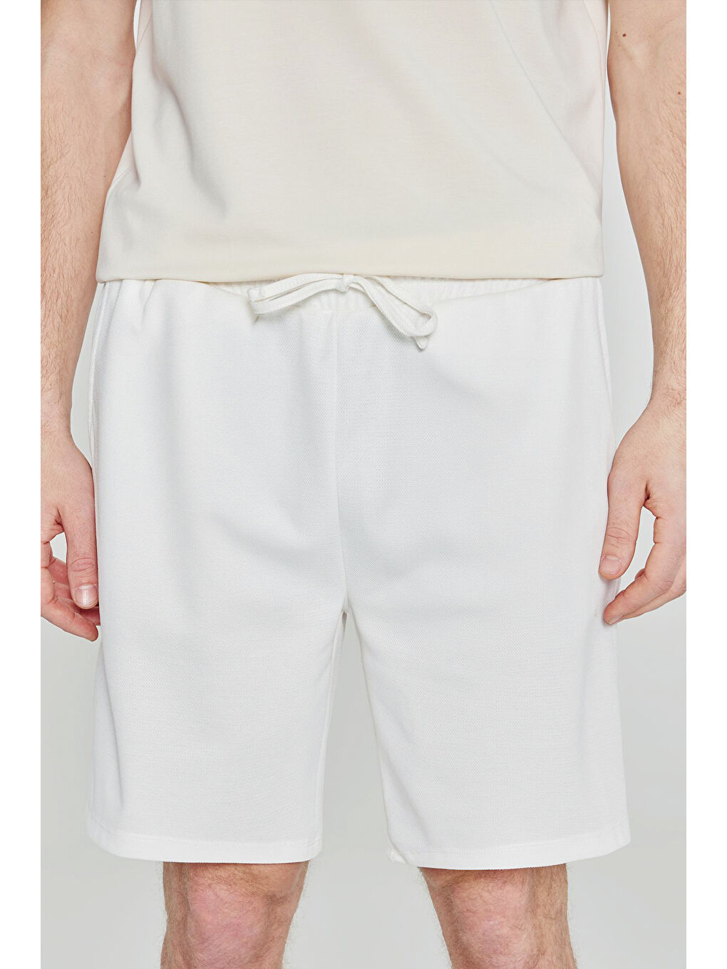 Erkek Beyaz Pamuklu Normal Kesim Beli Bağlamalı Yan Cepli Örme Şort-3