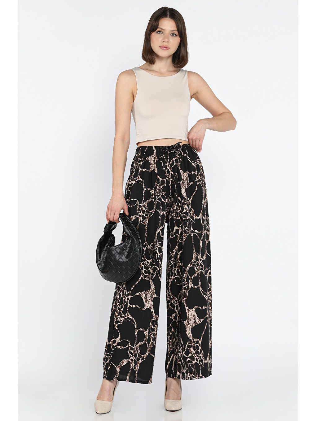 Siyah Bel Lastikli Bol Paça Viskon Yürüyüş Pantolonu