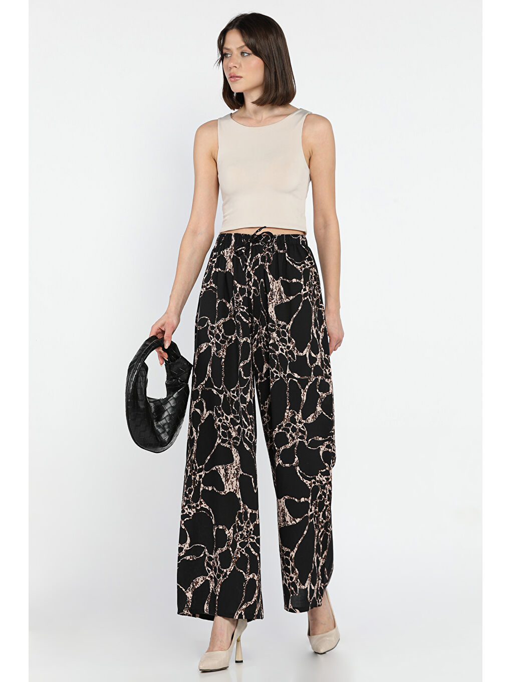 Siyah Bel Lastikli Bol Paça Viskon Yürüyüş Pantolonu-1