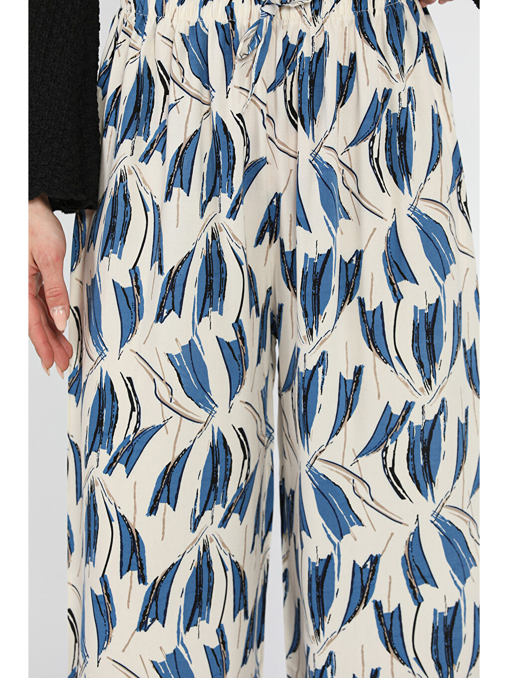 Ekru Desenli Bel Lastikli Kadın Viskon Yürüyüş Pantolonu-3