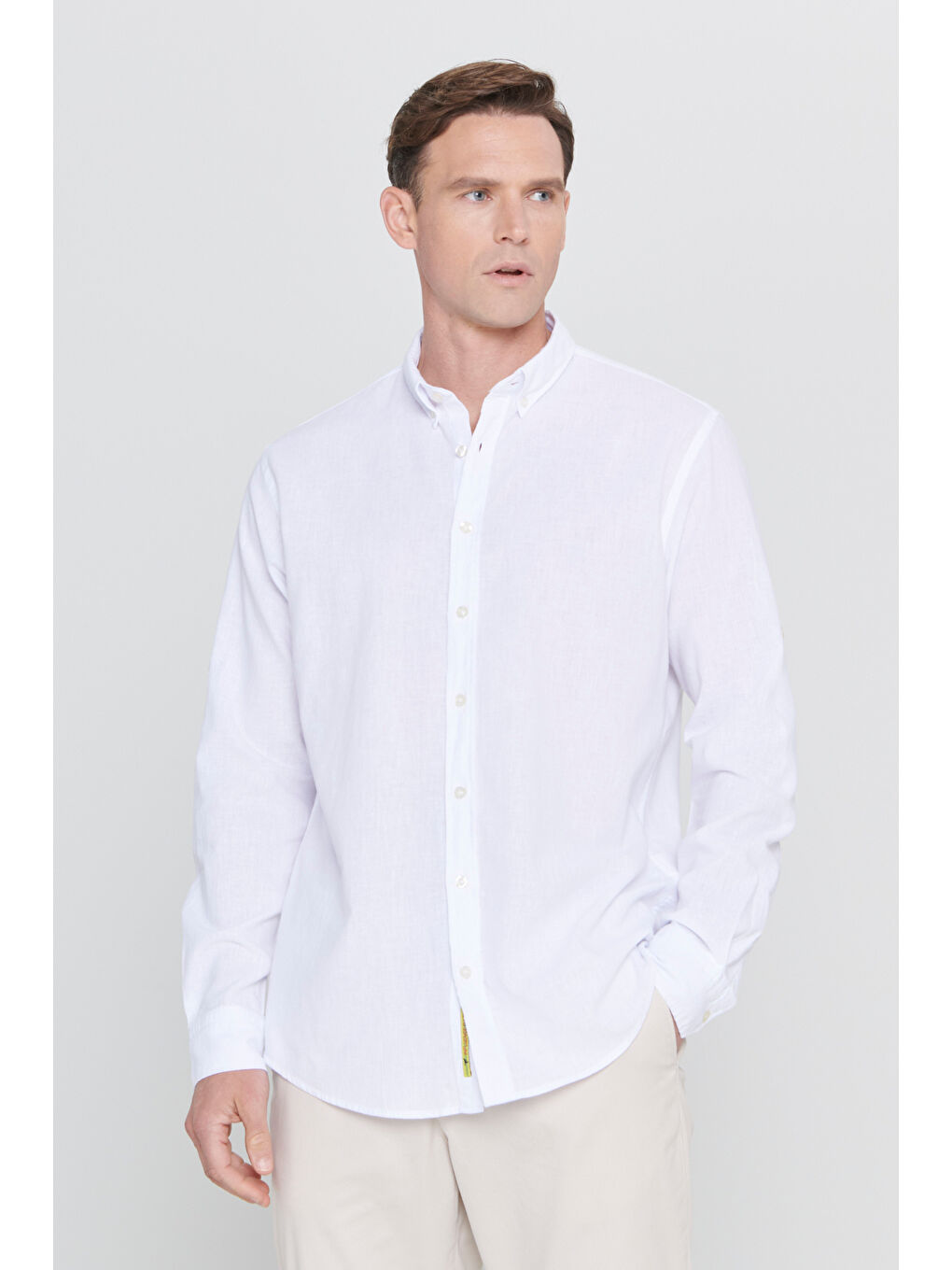 Erkek Beyaz Comfort Fit Rahat Kesim Düğmeli Yaka Casual Keten Gömlek-2