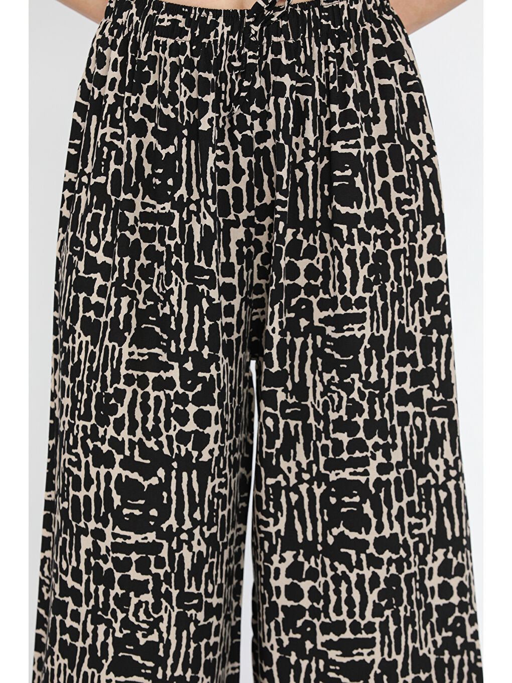 Siyah Bel Lastikli Kadın Viskon Yürüyüş Pantolonu-3