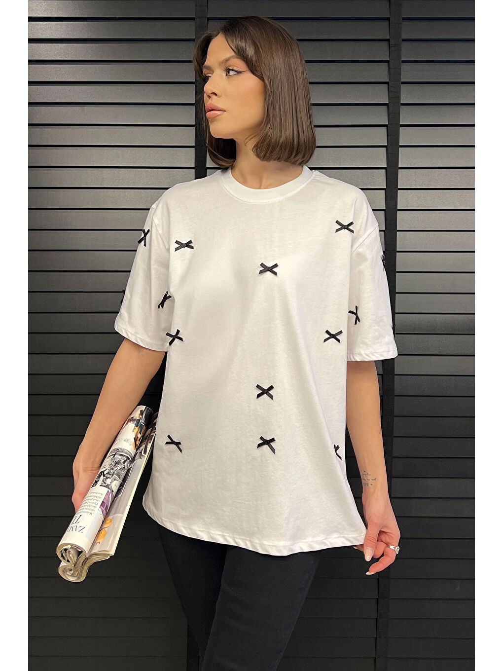 Beyaz Kadın Bisiklet Yaka Fiyonk Detaylı Tişört