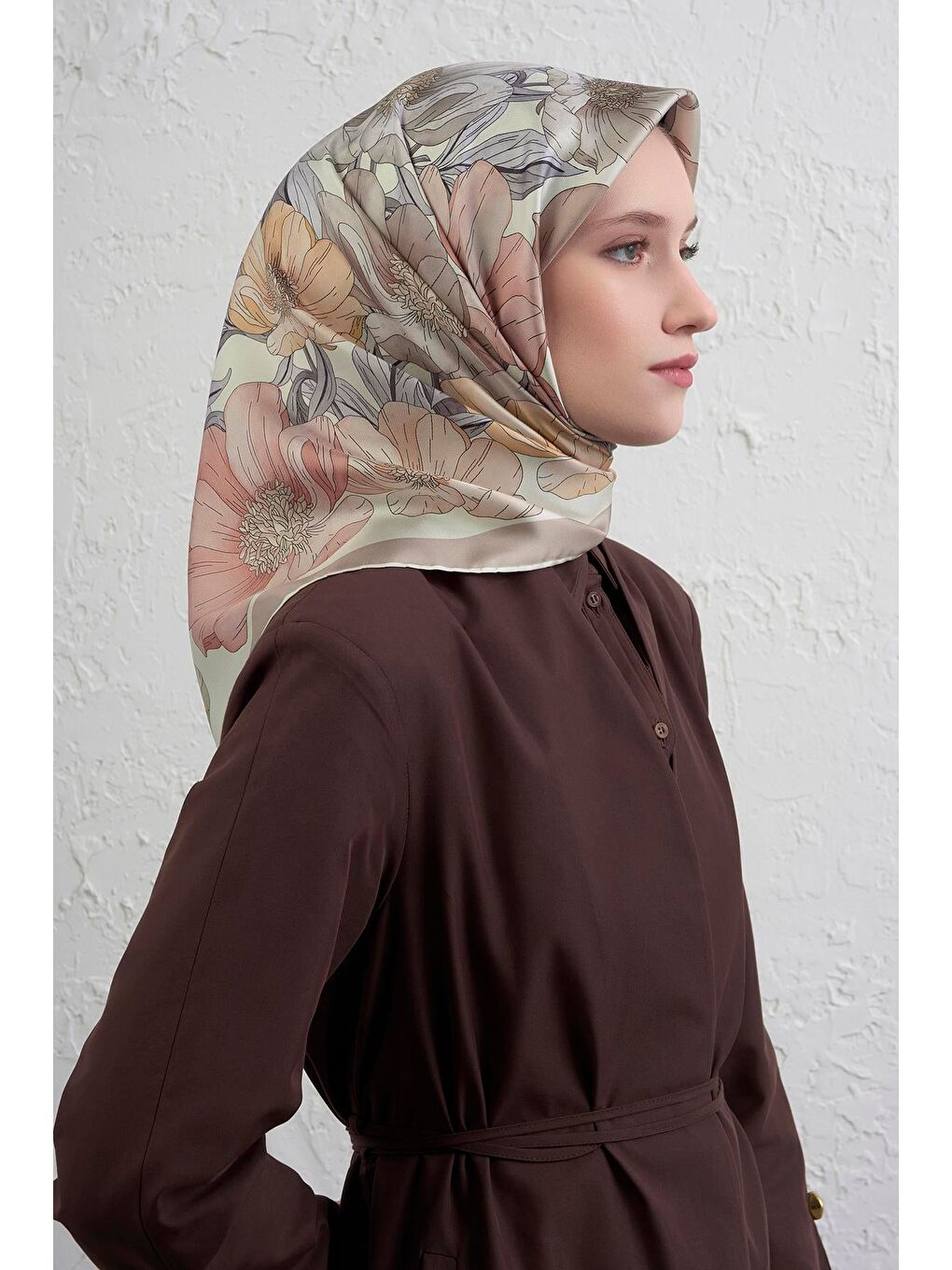 Bej Çiçek Desenli Saf İpek Twill Eşarp 9403D 81
