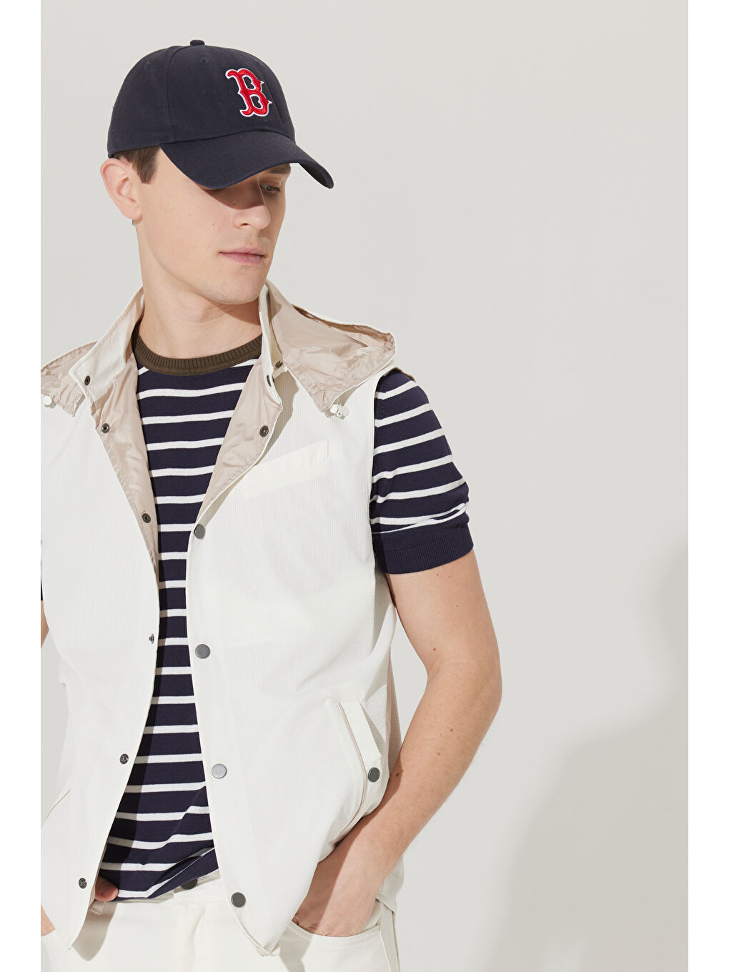 Erkek Ekru Standart Fit Normal Kesim Desenli Yelek-2