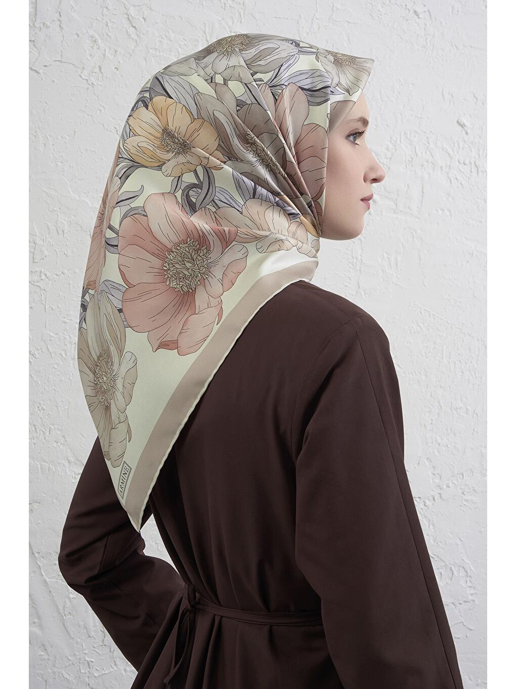 Bej Çiçek Desenli Saf İpek Twill Eşarp 9403D 81-1