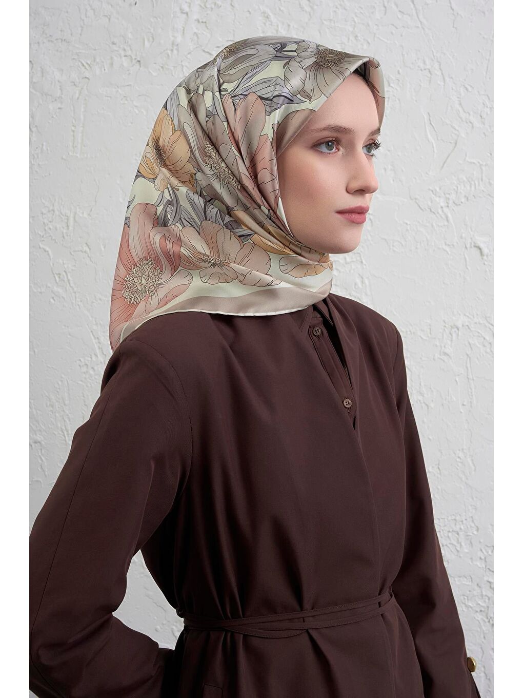 Bej Çiçek Desenli Saf İpek Twill Eşarp 9403D 81-2