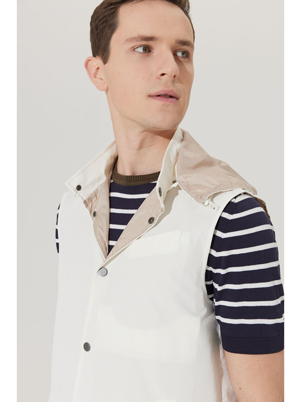 Erkek Ekru Standart Fit Normal Kesim Desenli Yelek-6