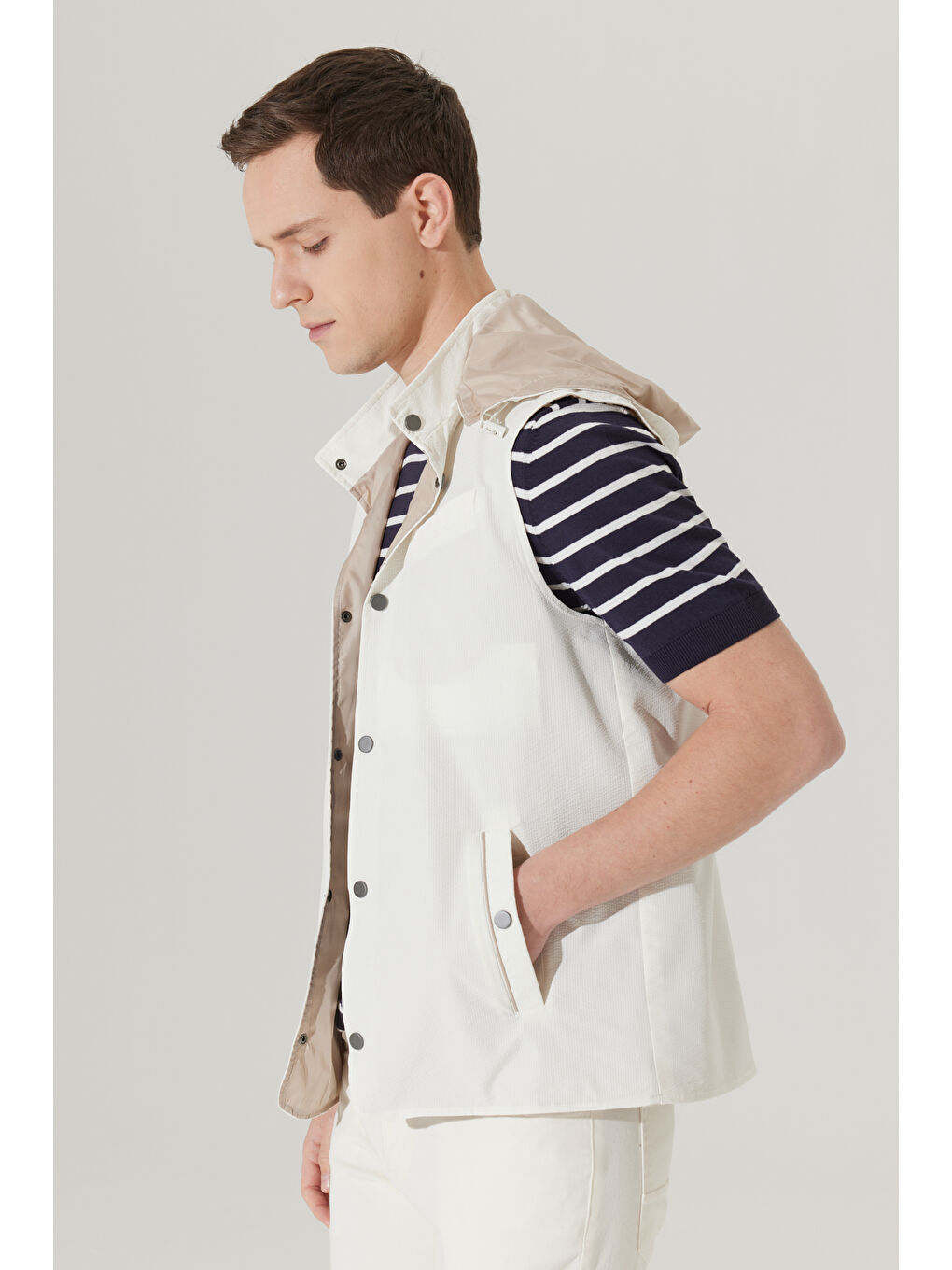Erkek Ekru Standart Fit Normal Kesim Desenli Yelek-10