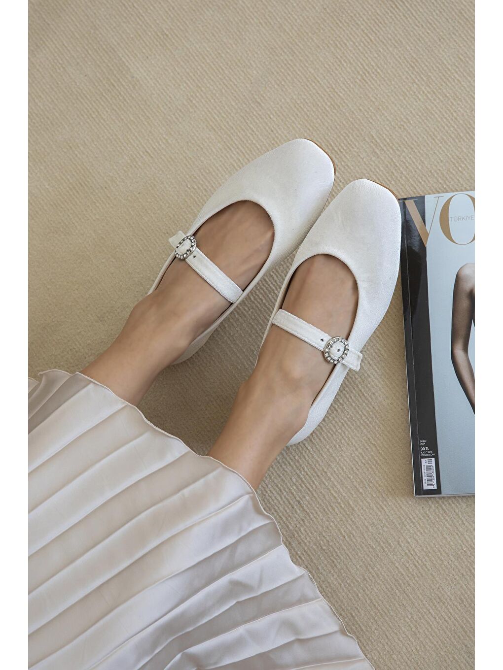 Berny  Kadın  Kemer  Detay  Kadife  Babet Bej-1