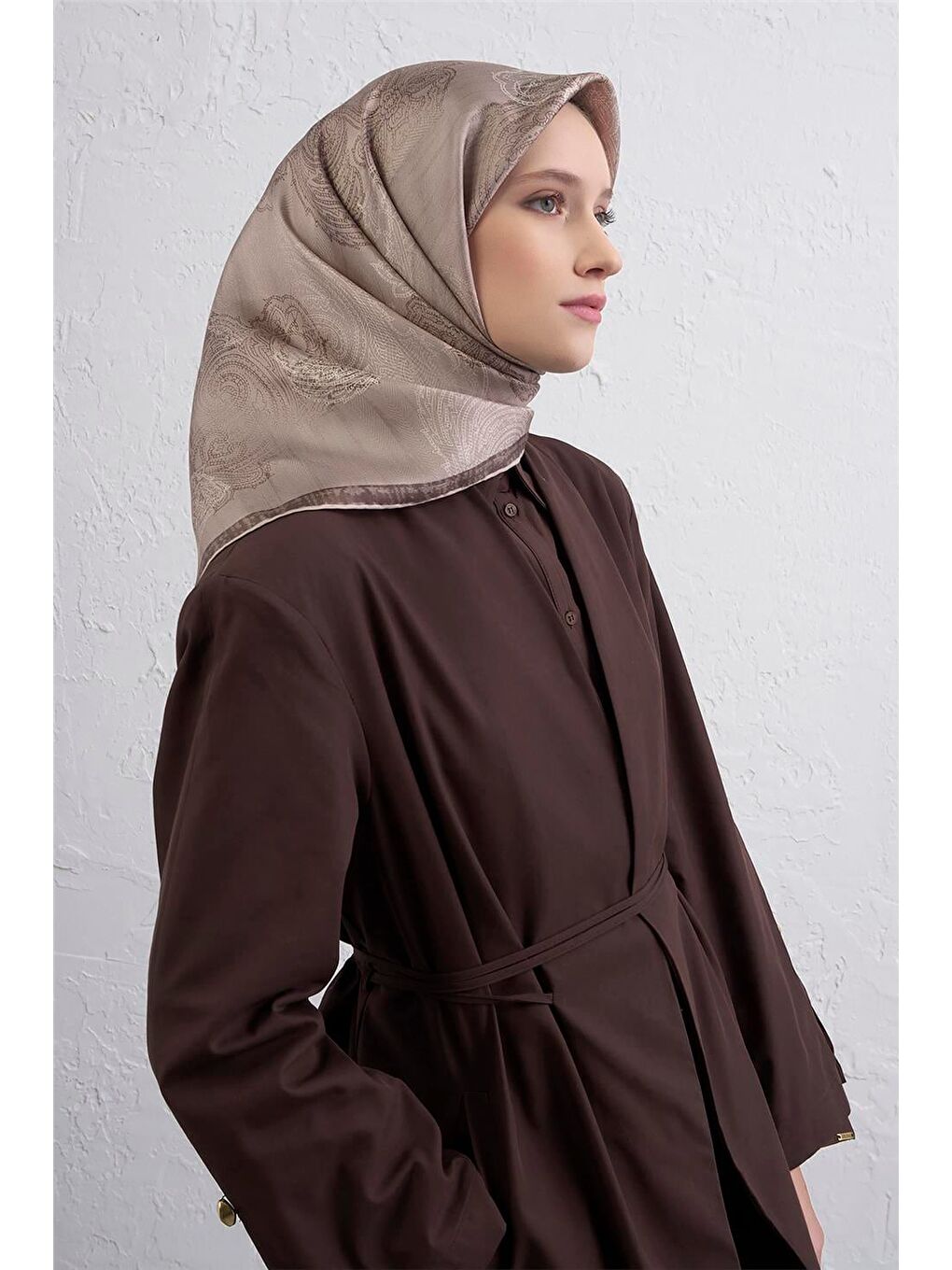 Bej Klasik Desenli Saf İpek Twill Eşarp 9428D 06