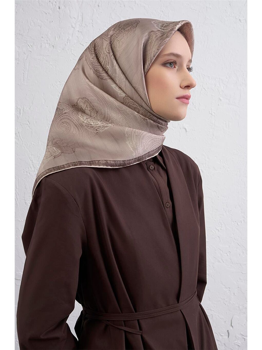Bej Klasik Desenli Saf İpek Twill Eşarp 9428D 06-2