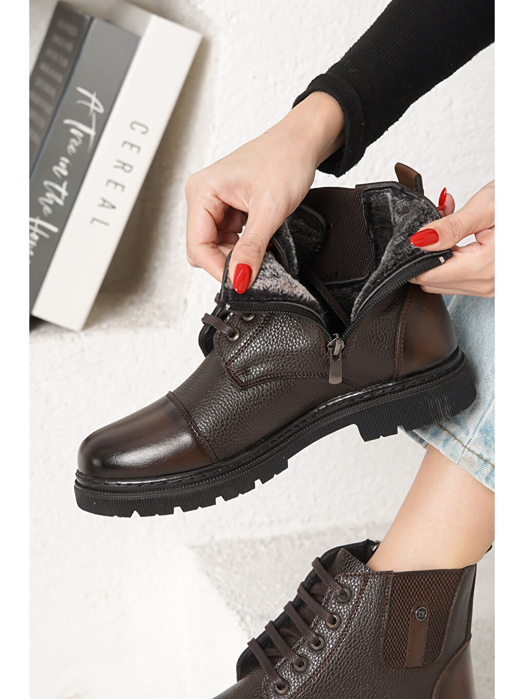 Kahverengi Darko Soğuk Geçirmez Kürklü Kadın Bot-1