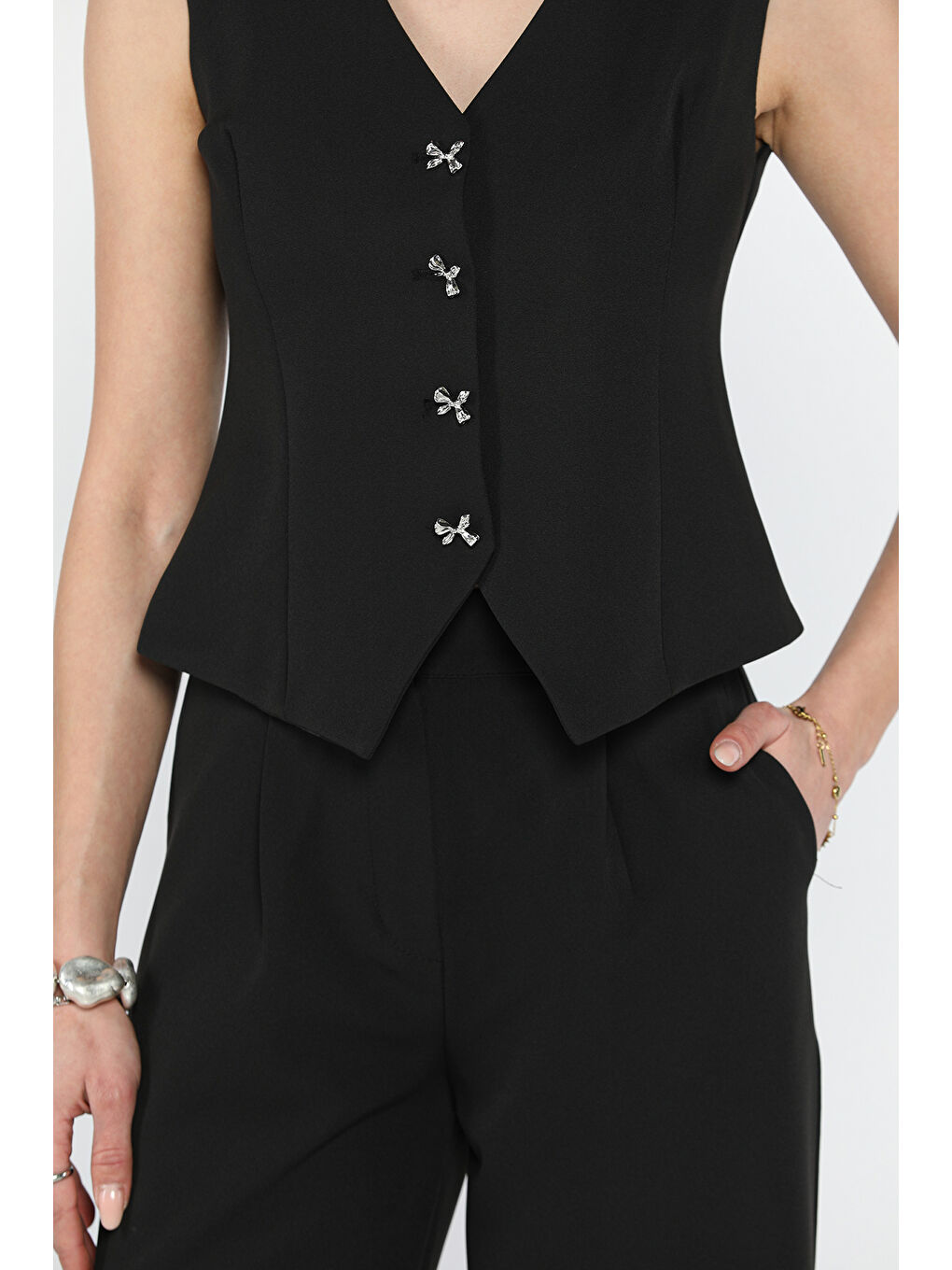 Siyah Düğme Detaylı Astarlı Kadın Yelek Pantolon İkili Takım-3