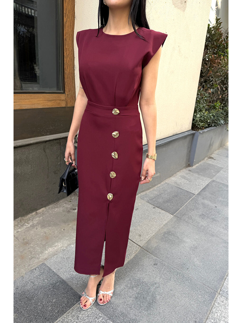 Kadın Bordo Aksesuar Detay Yırtmaçlı Midi Davet Elbisesi-2