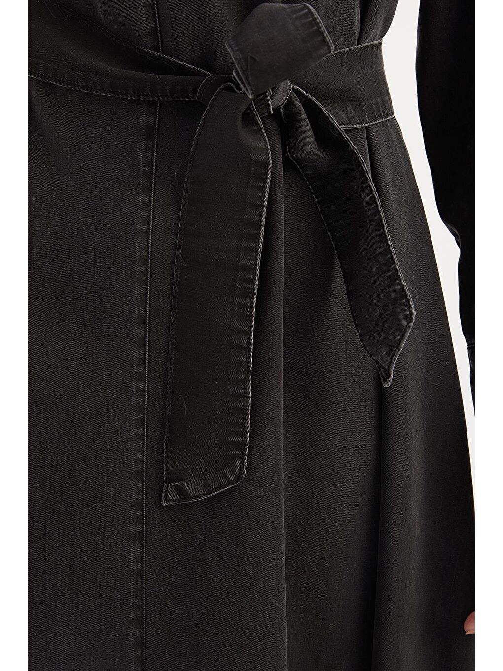 Gri-Yarım Patlı Kuşaklı Denim Elbise-4