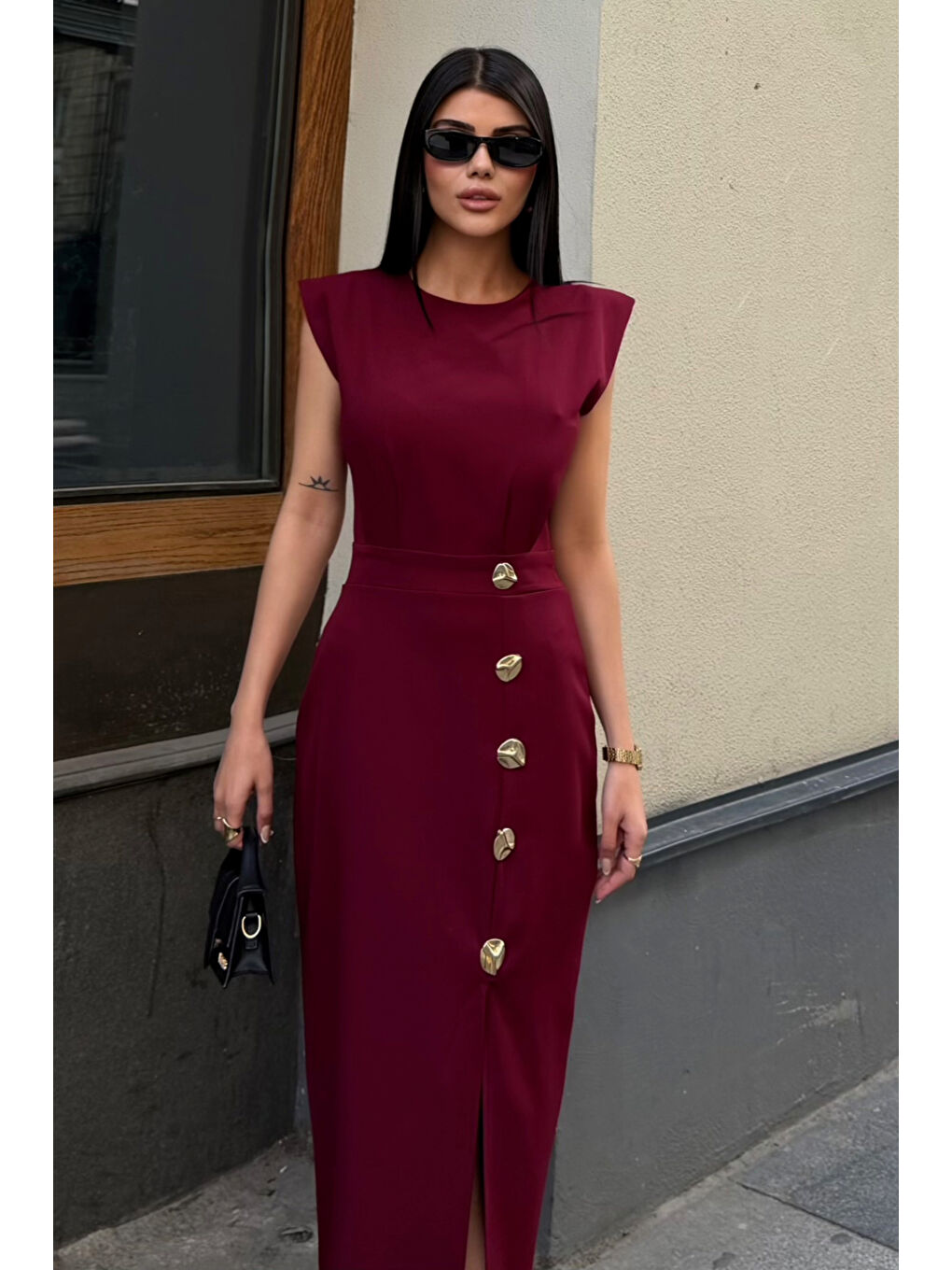 Kadın Bordo Aksesuar Detay Yırtmaçlı Midi Davet Elbisesi-4