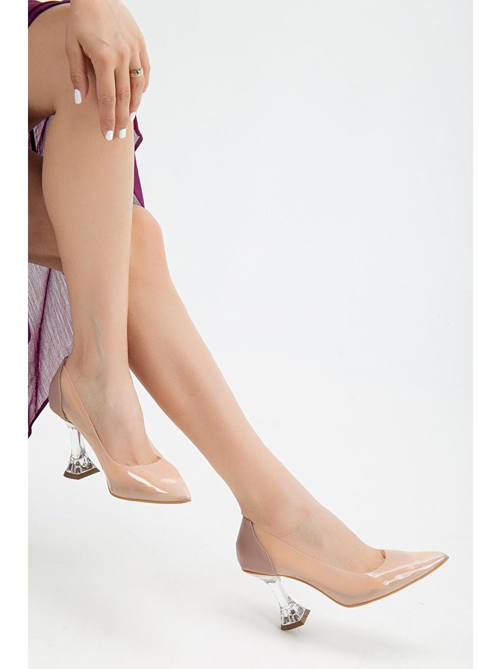 Bej D150 Kadın Günlük Klasik Topuklu Şeffaf Ayakkabı-1