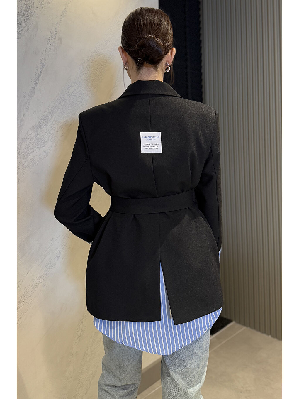 Siyah Gömlek Garnili Yırtmaç Detaylı Kadın Kuşaklı Blazer Ceket-2