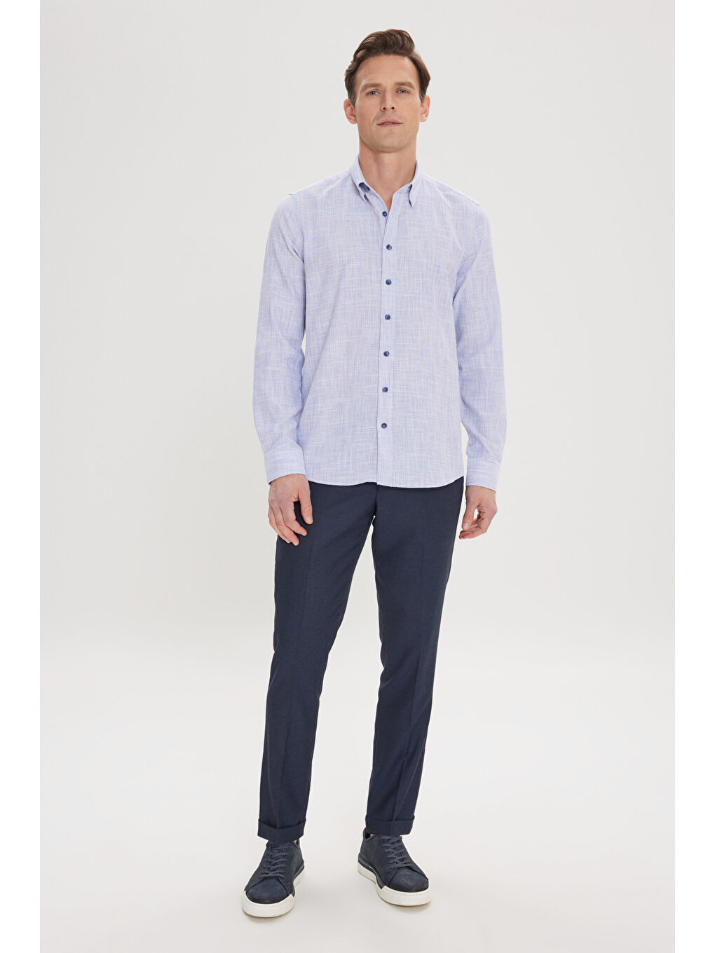 Erkek Mavi Slim Fit Dar Kesim Gizli Düğmeli Yaka Keten Görünümlü %100 Pamuk Flamlı Gömlek-1