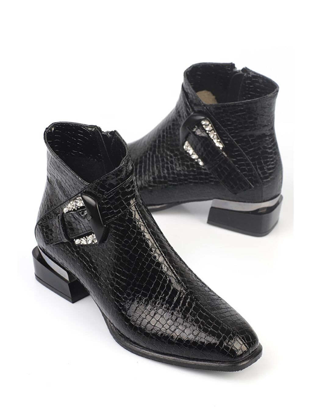 Siyah Kadın Bot-1