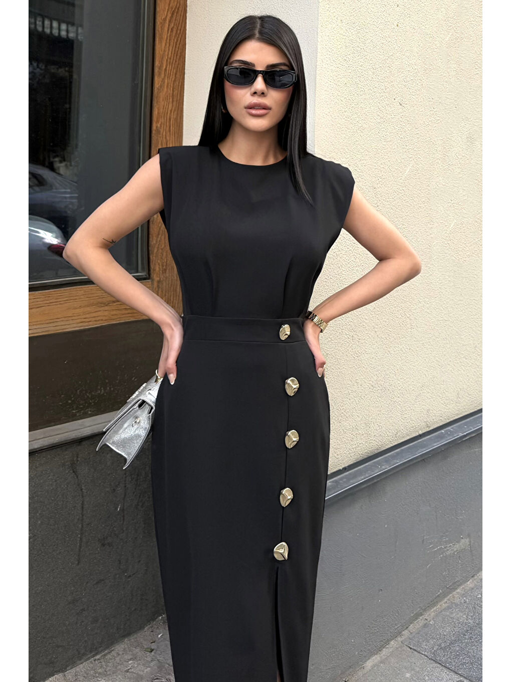 Kadın Siyah Aksesuar Detay Yırtmaçlı Midi Davet Elbisesi-1