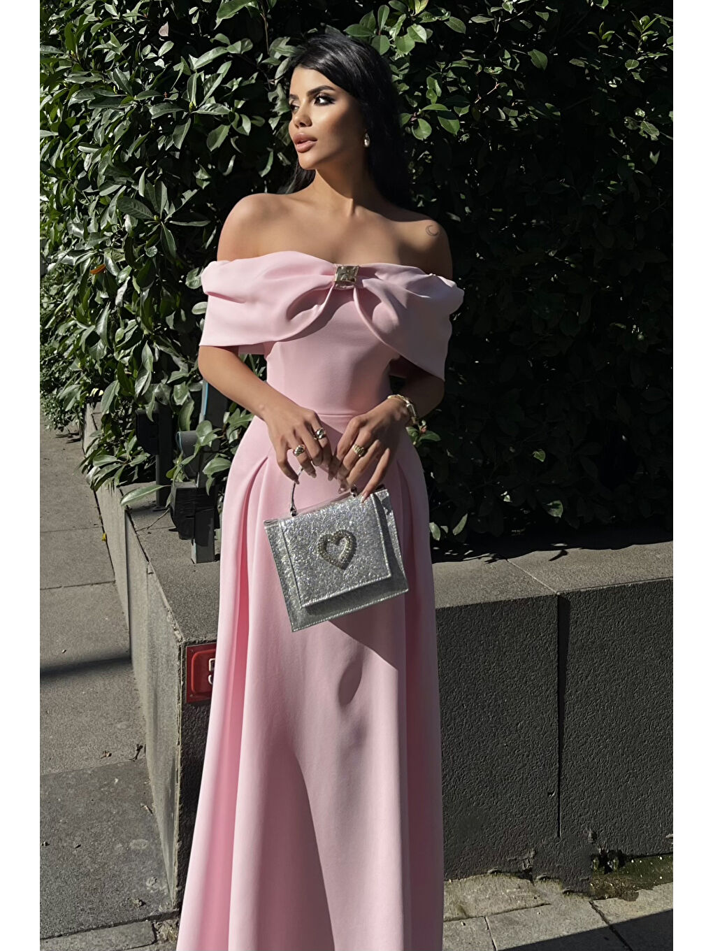 Kadın Pembe Madonna Yaka Aksesuar Detay Midi Elbise-1