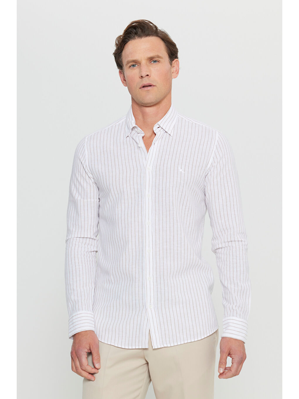 Erkek Beyaz-Bej Keten Comfort Fit Rahat Kesim Gizli Düğmeli Yaka Çizgili Travel Gömlek-2