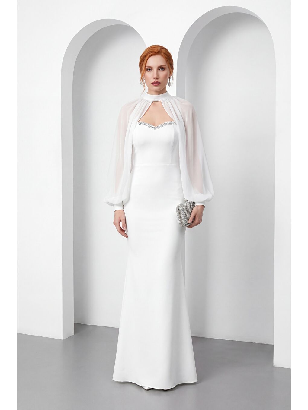 Kadın Beyaz Straplez Pelerinli Taş Detay Uzun Davet Elbisesi