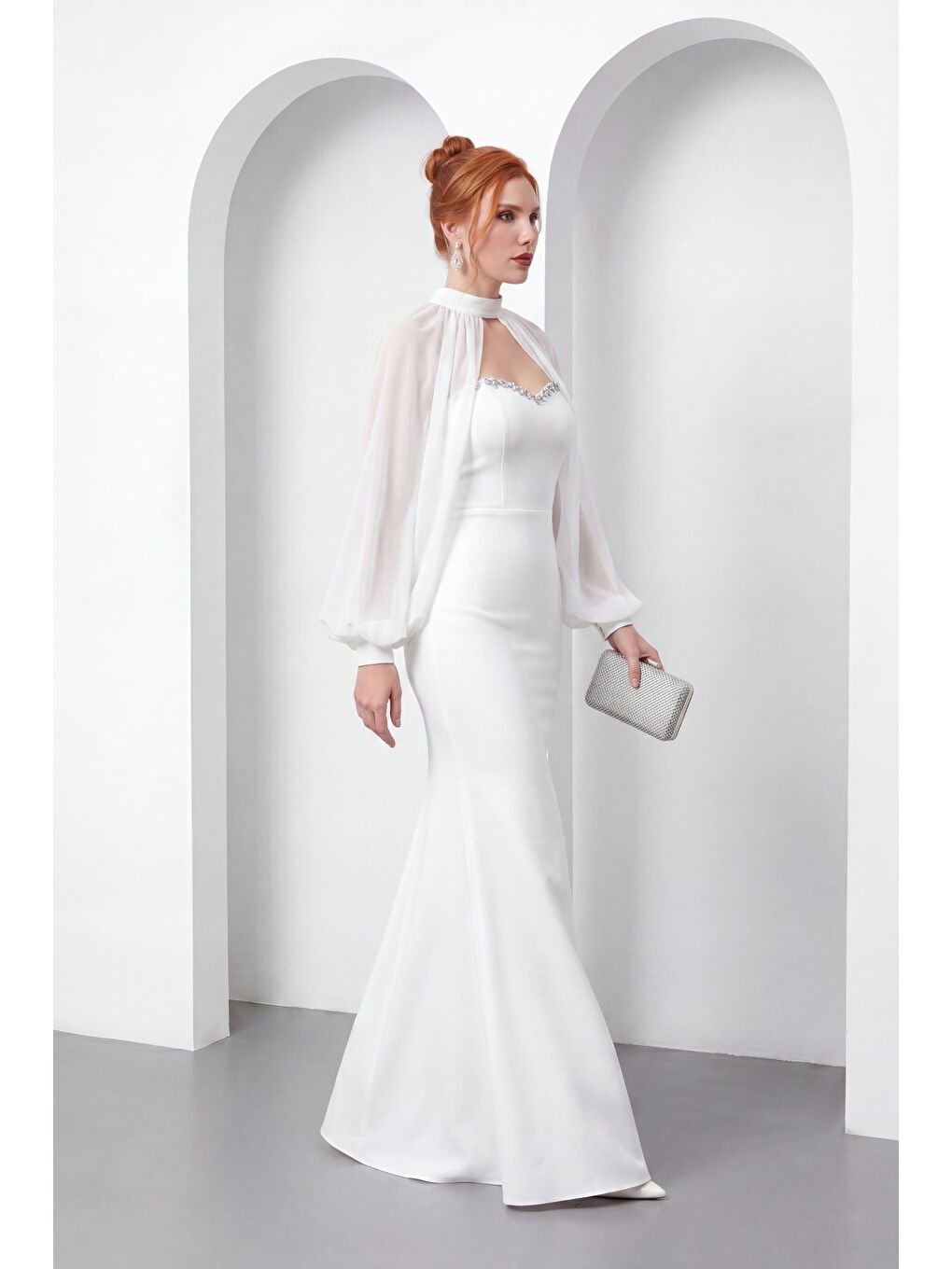 Kadın Beyaz Straplez Pelerinli Taş Detay Uzun Davet Elbisesi-1