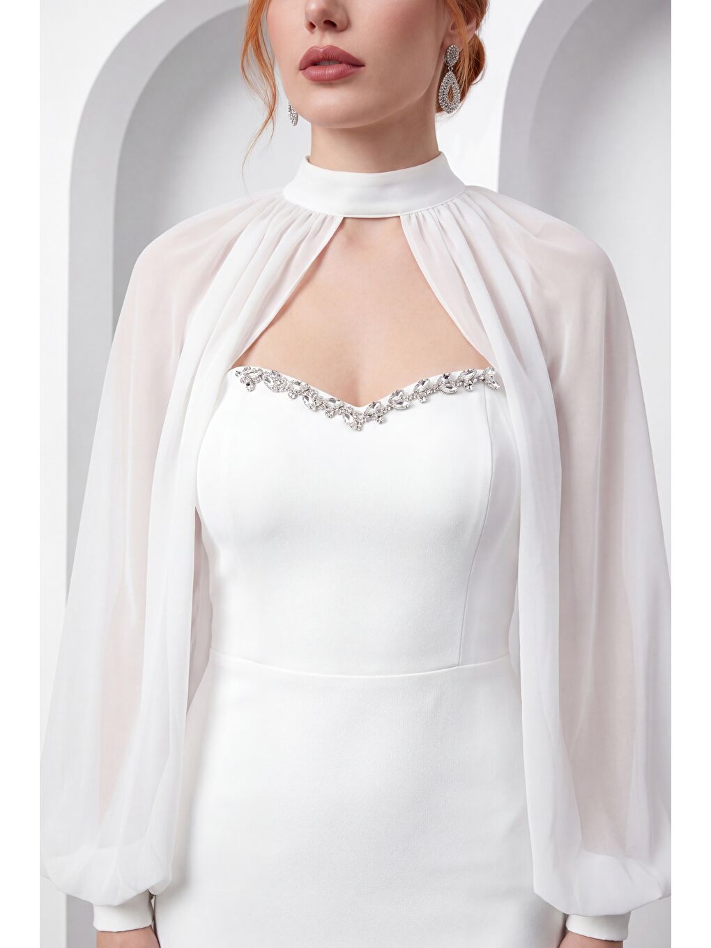 Kadın Beyaz Straplez Pelerinli Taş Detay Uzun Davet Elbisesi-2