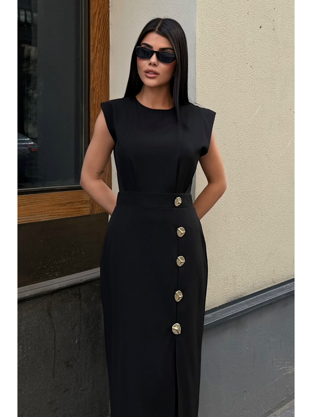 Kadın Siyah Aksesuar Detay Yırtmaçlı Midi Davet Elbisesi-4