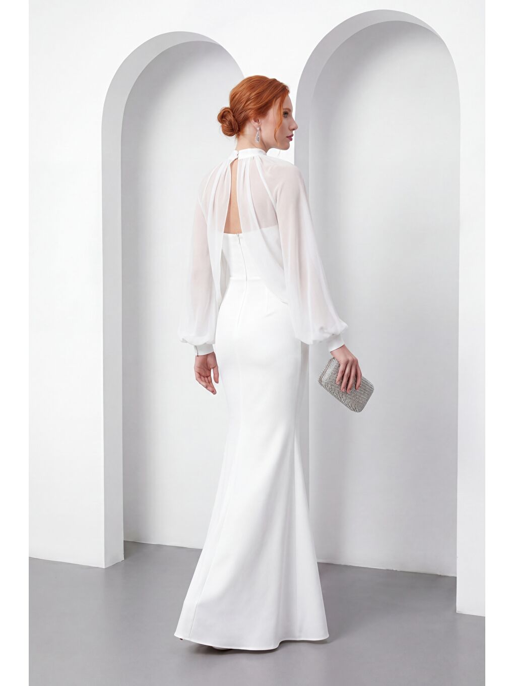 Kadın Beyaz Straplez Pelerinli Taş Detay Uzun Davet Elbisesi-4