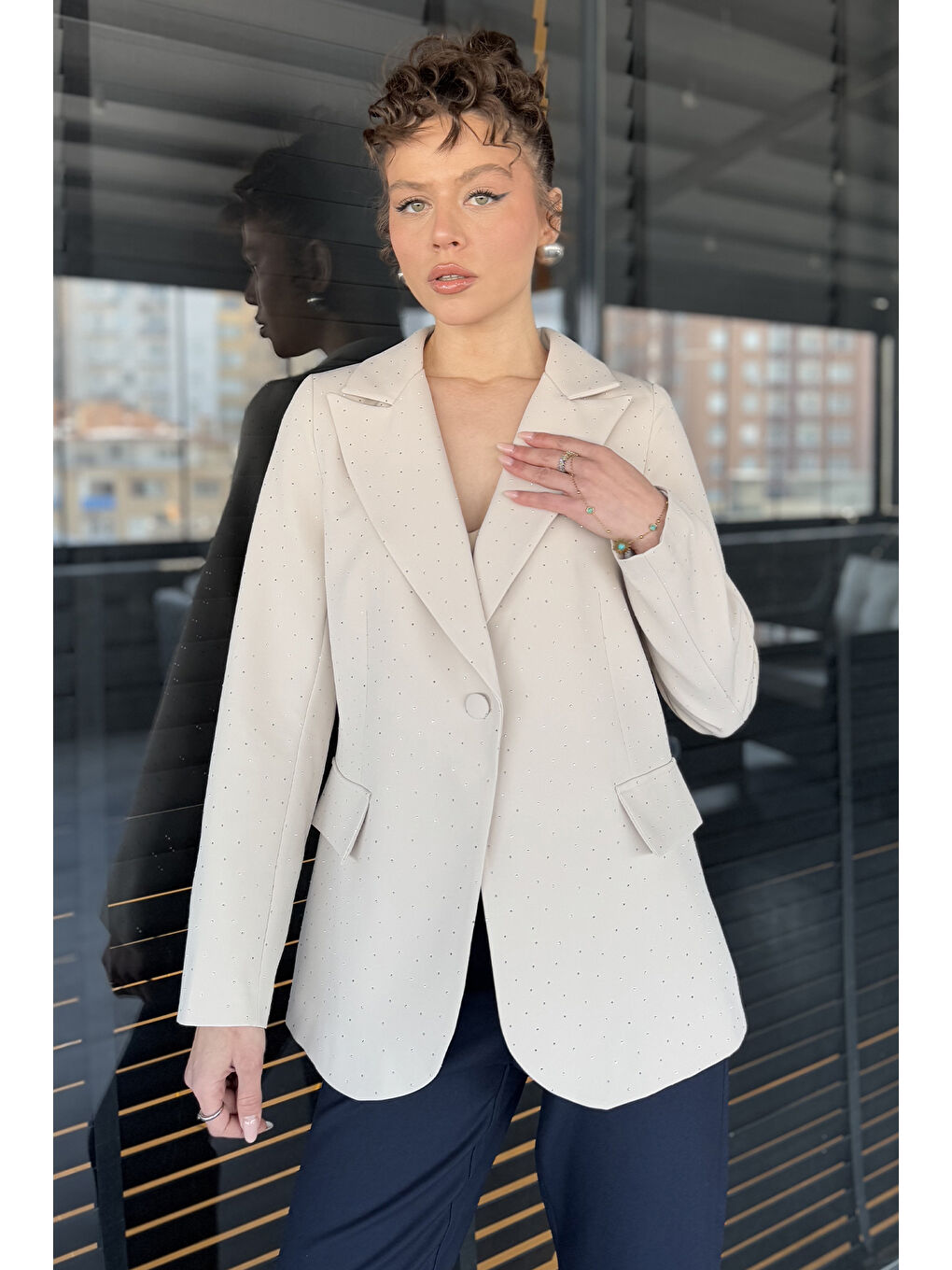 Bej Taş Detaylı Kadın Tarz Blazer Ceket