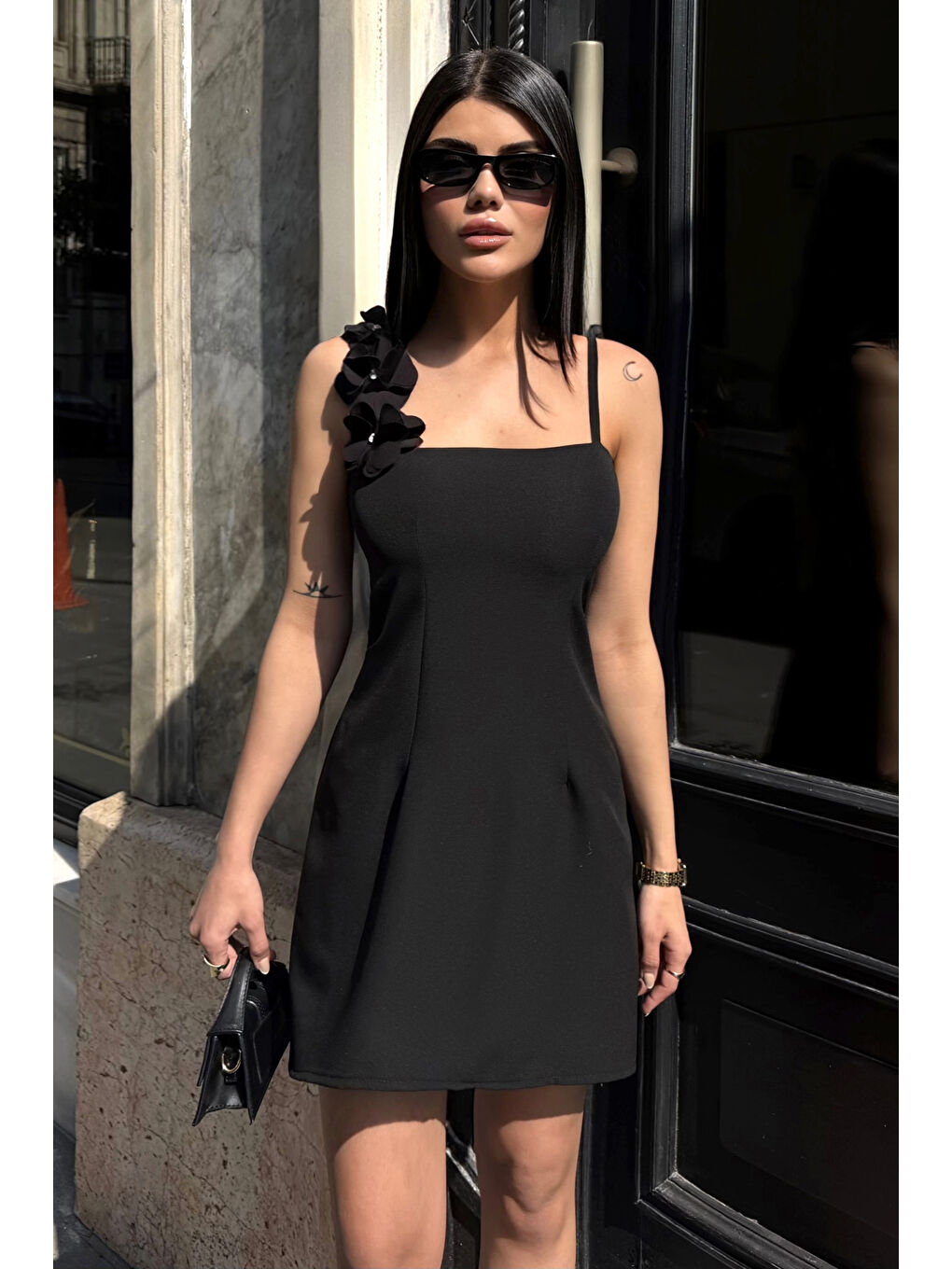 Kadın Siyah Çiçek Detaylı Askılı Mini Elbise-2