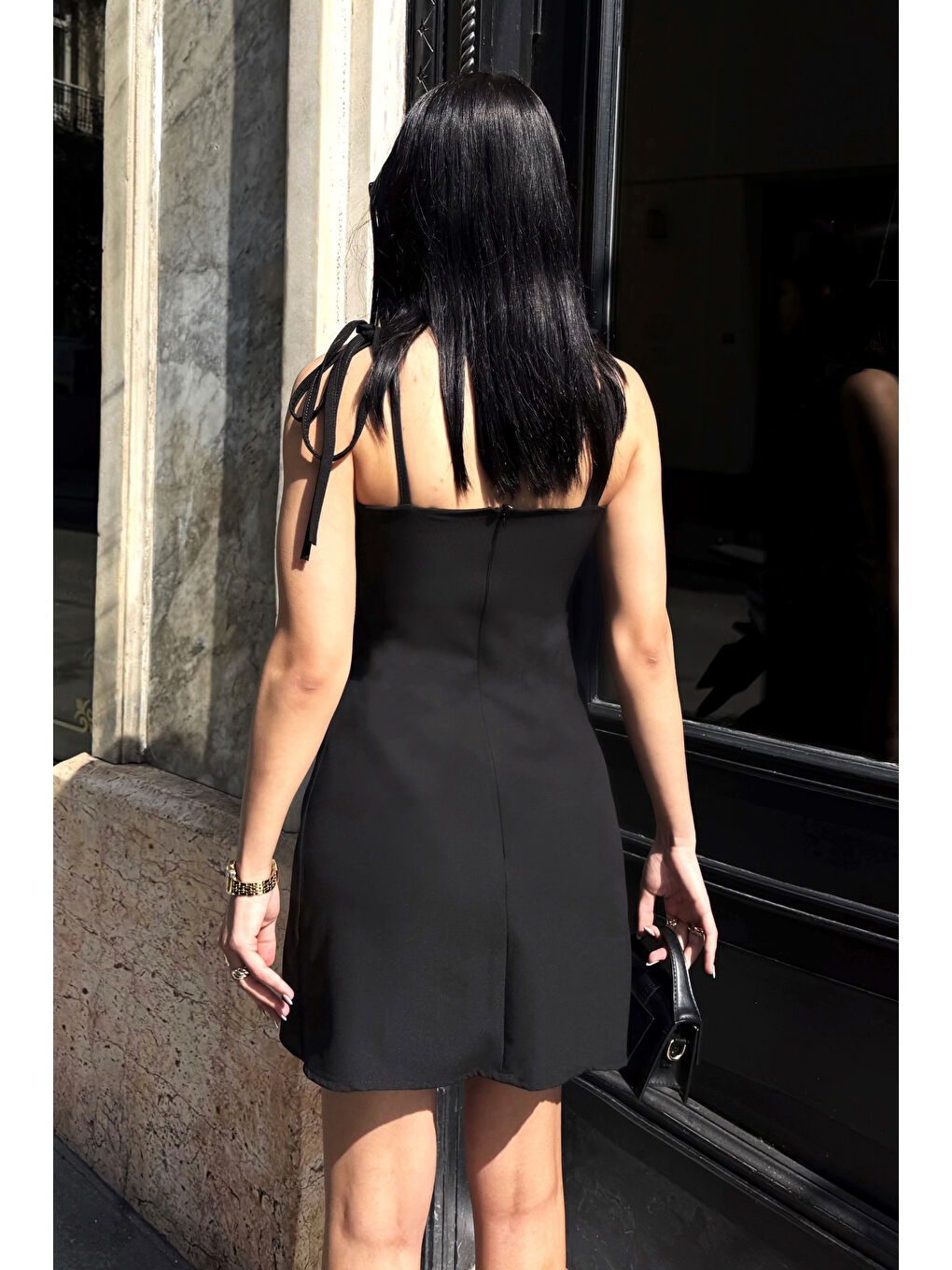 Kadın Siyah Çiçek Detaylı Askılı Mini Elbise-4