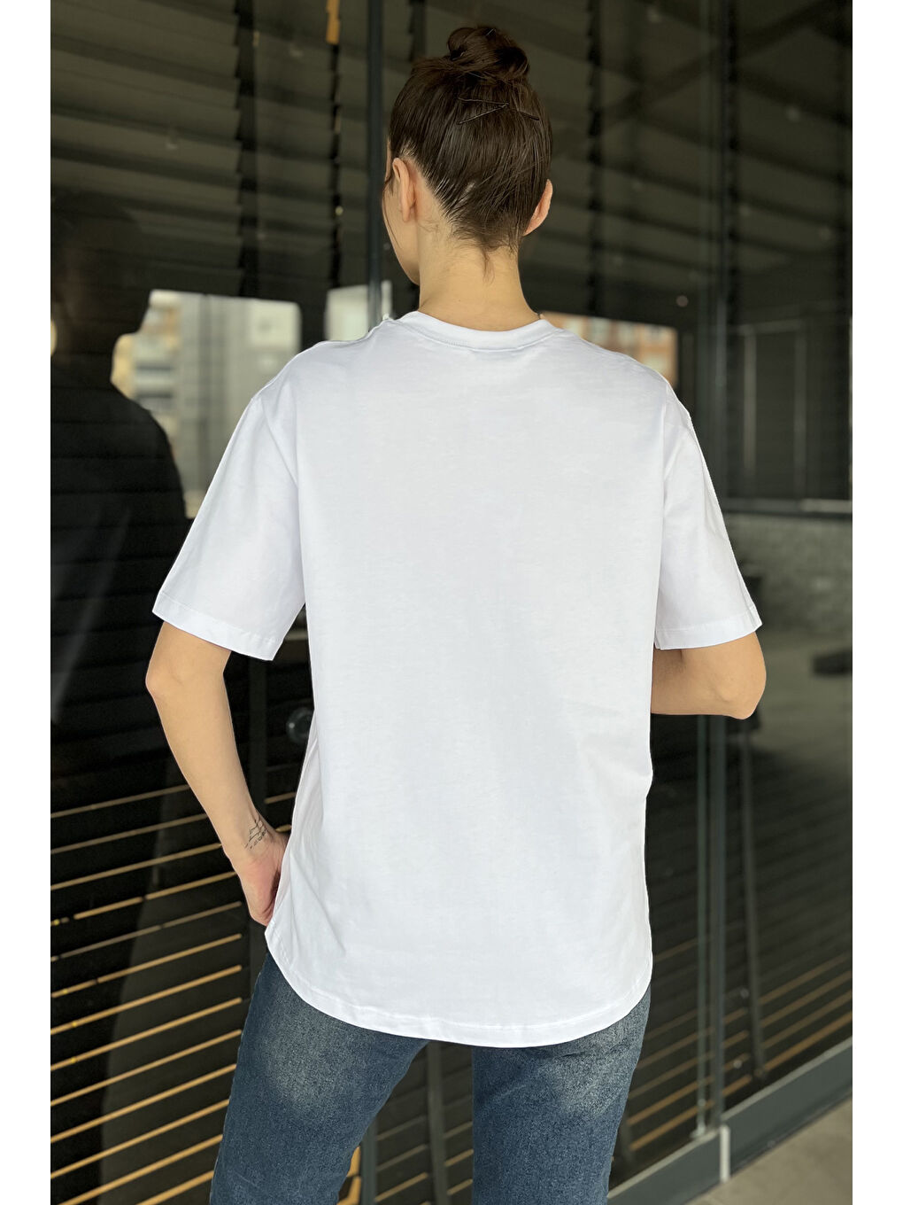 Beyaz Bisiklet Yaka Kadın Basic Tişört-2