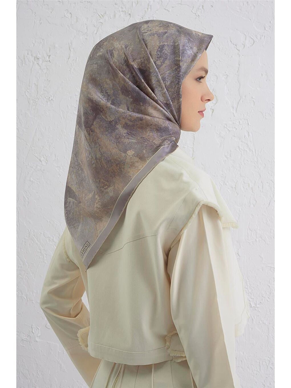 Bej Soyut Desenli Saf İpek Twill Eşarp 9433D 81-2