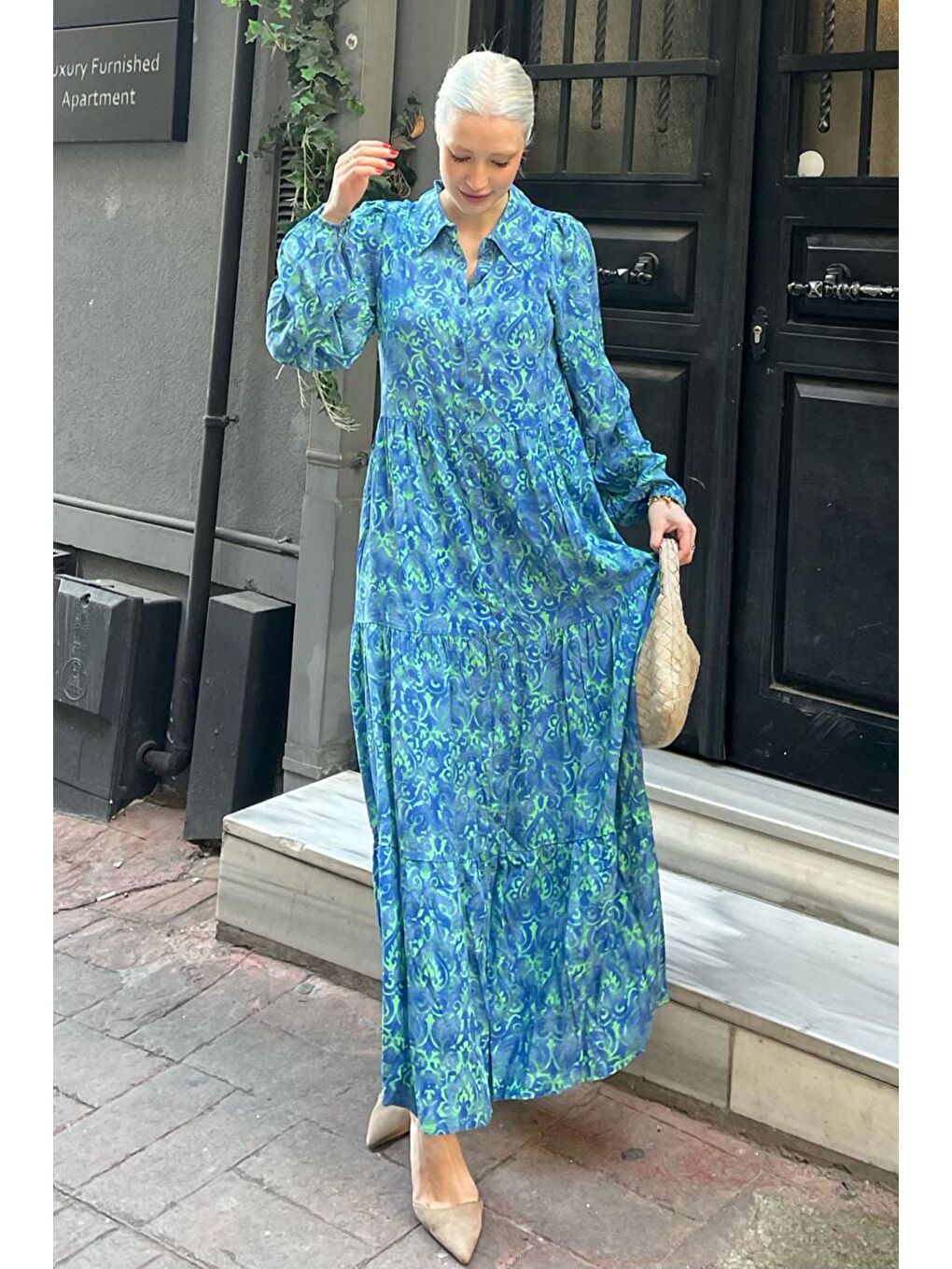 Mavi Bilekleri Lastikli Yarım Düğmeli Polo Yaka Çiçekli Elbise