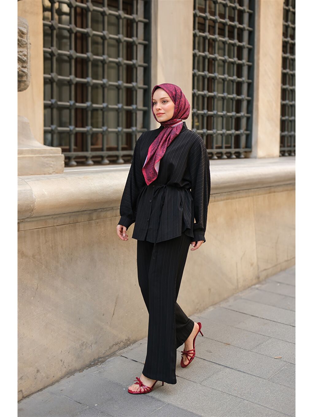 Kadın Krinkıl Kumaş Bel Bağlamalı Takım Siyah-3