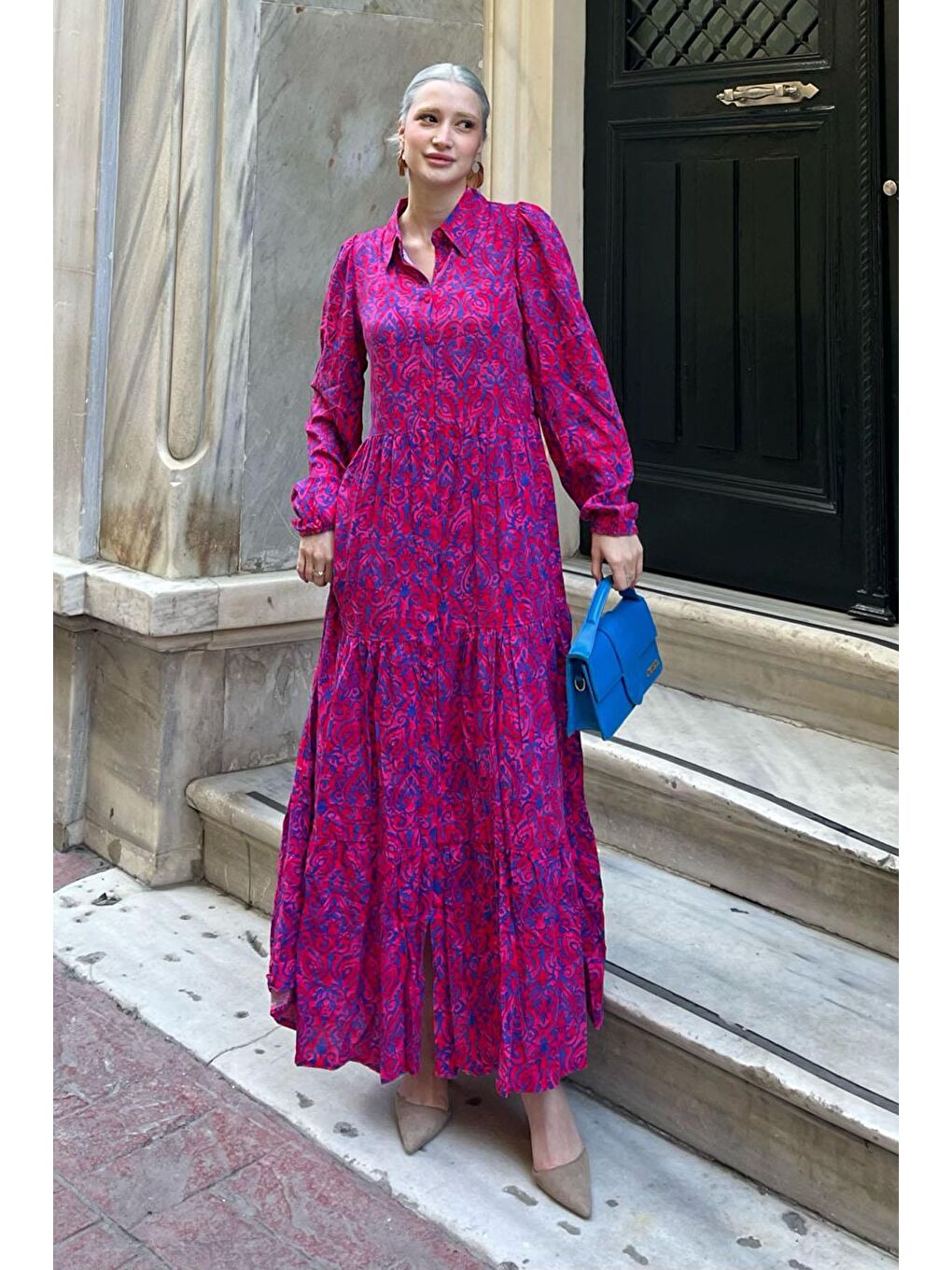 Kırmızı kırmızı Bilekleri Lastikli Yarım Düğmeli Polo Yaka Çiçekli Elbise