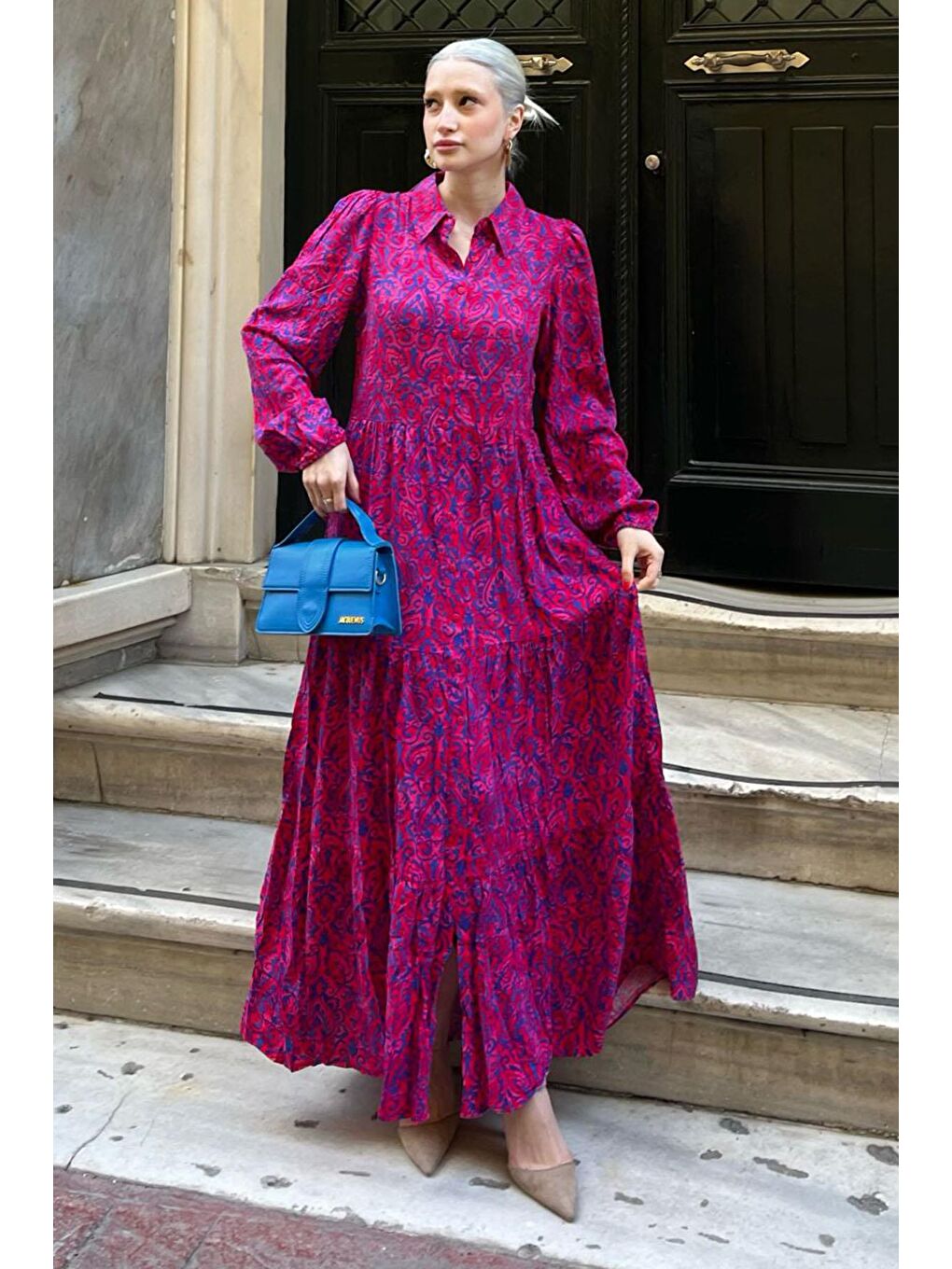 Kırmızı kırmızı Bilekleri Lastikli Yarım Düğmeli Polo Yaka Çiçekli Elbise-1