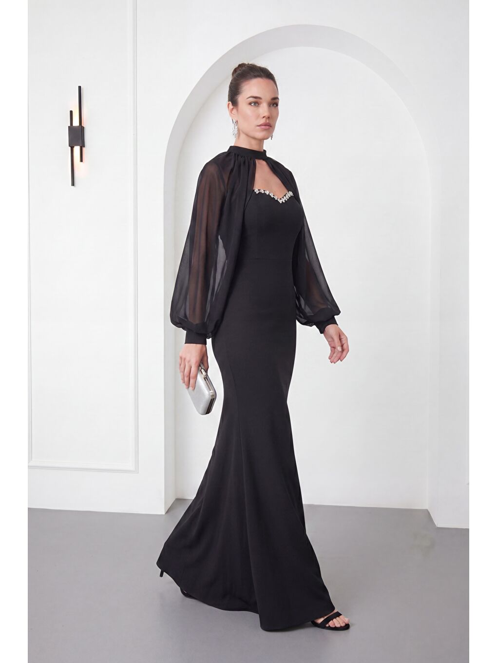 Kadın Siyah Straplez Pelerinli Taş Detay Uzun Davet Elbisesi