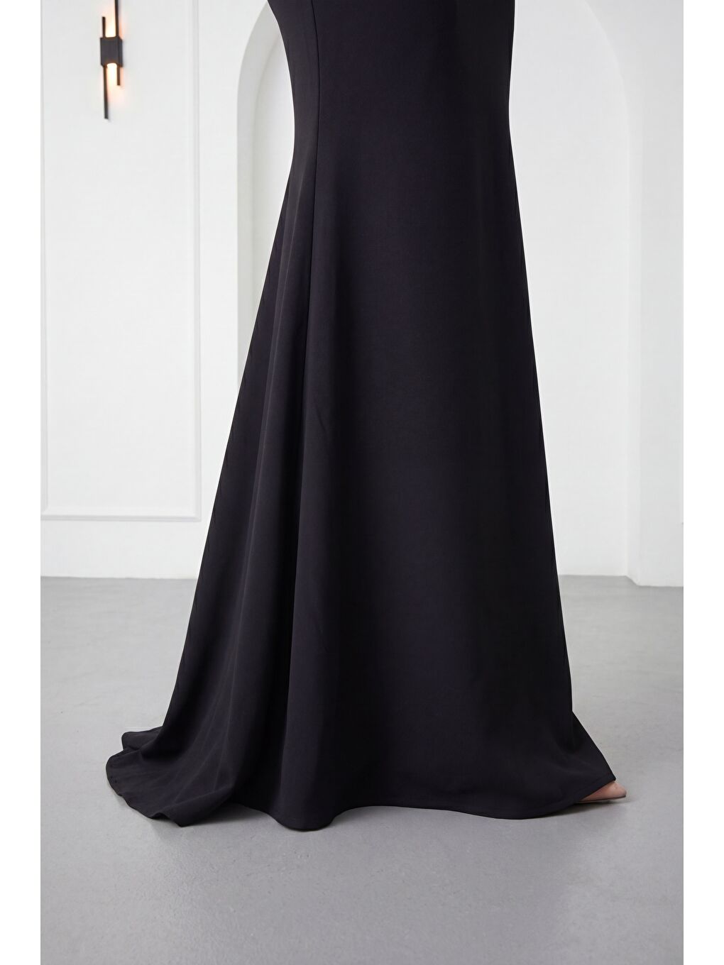 Kadın Siyah Straplez Pelerinli Taş Detay Uzun Davet Elbisesi-3