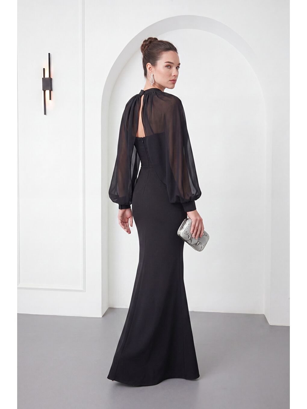 Kadın Siyah Straplez Pelerinli Taş Detay Uzun Davet Elbisesi-5