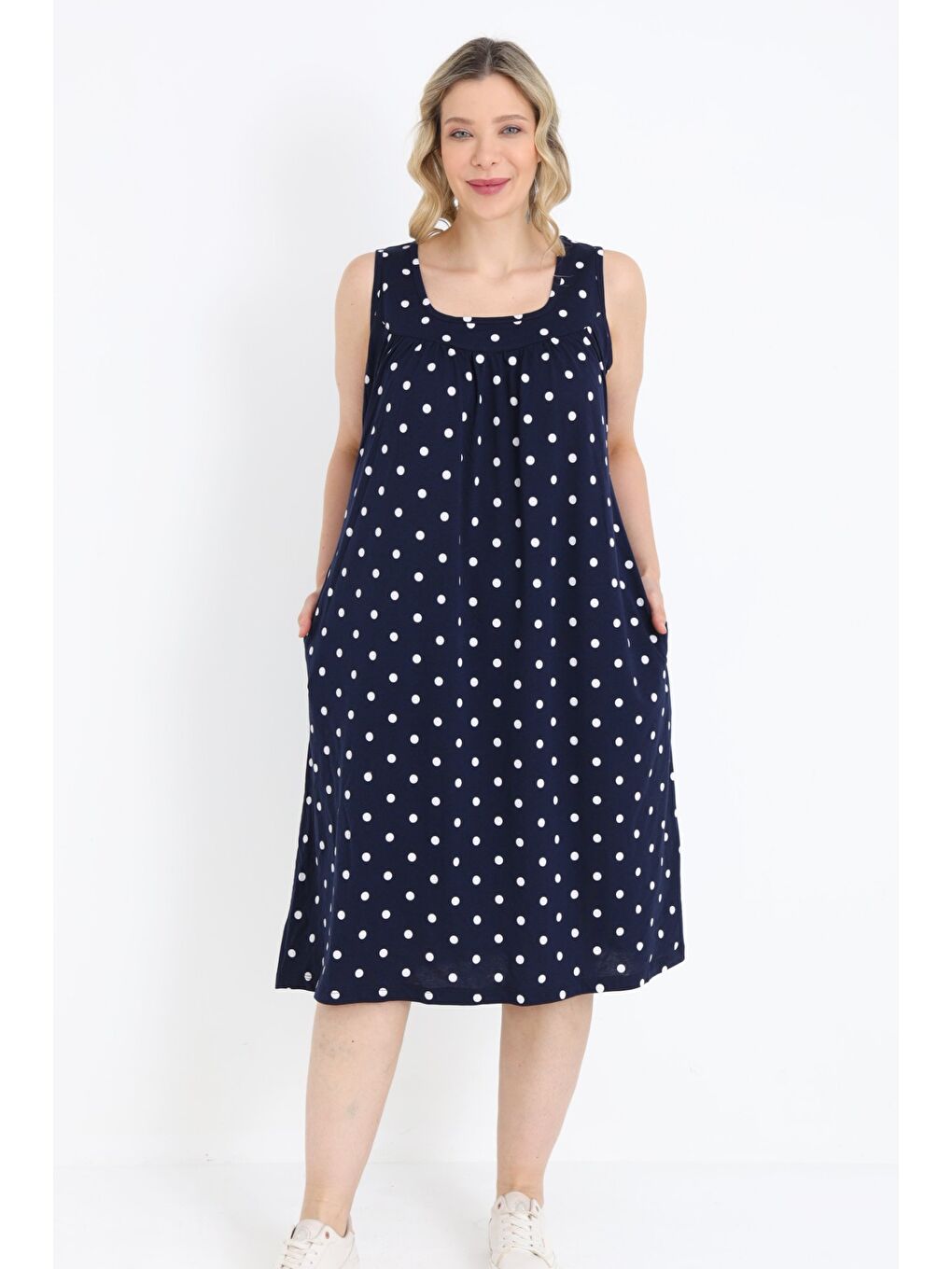 Kadın Büyük Beden Lacivert Puantiyeli Pamuklu Cepli Askılı Elbise
